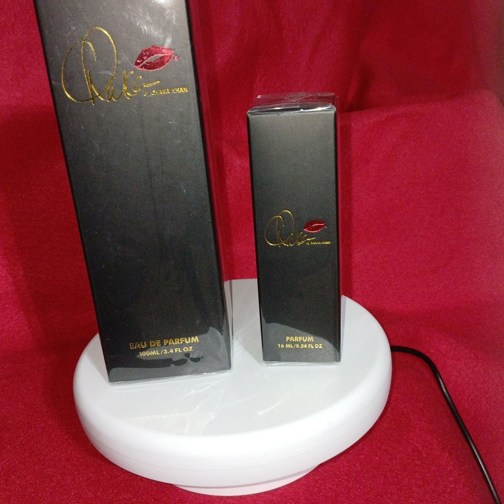 Chaka Kahn Eau de Parfum Set - Picture 7 of 8